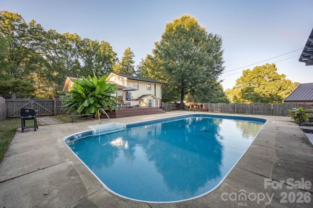 827 Brookwood Drive, Mooresville, NC 28115