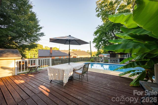 827 Brookwood Drive, Mooresville, NC 28115