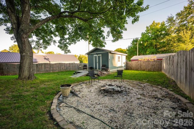 827 Brookwood Drive, Mooresville, NC 28115