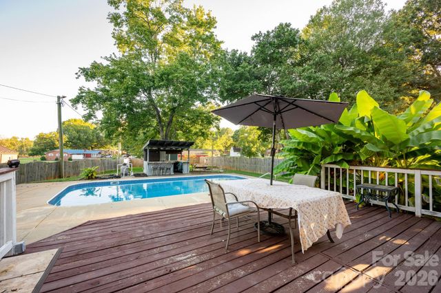 827 Brookwood Drive, Mooresville, NC 28115