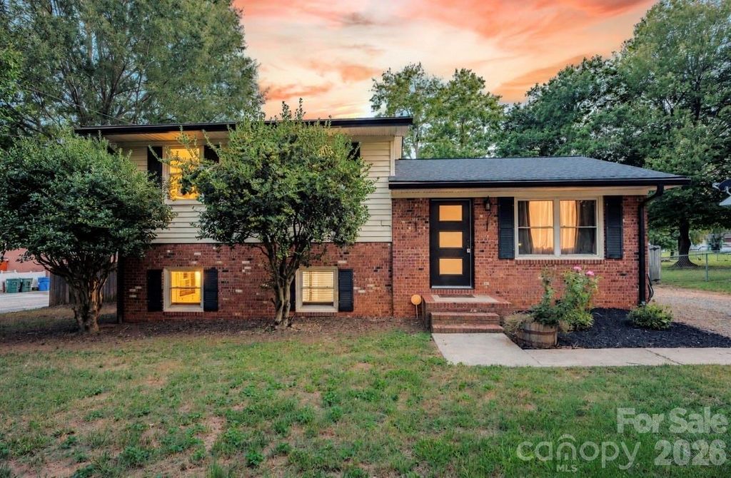 827 Brookwood Drive, Mooresville, NC 28115