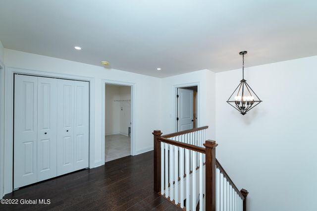 8 Creek Road, Wynantskill, NY 12198