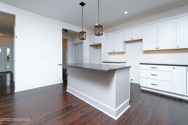 8 Creek Road, Wynantskill, NY 12198