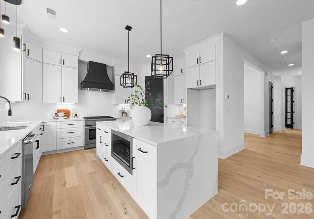 2013 South Street, Charlotte, NC 28208