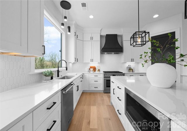 2013 South Street, Charlotte, NC 28208