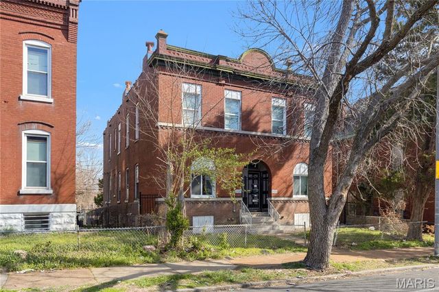 3135-3137 Chippewa St, St Louis, MO 63118