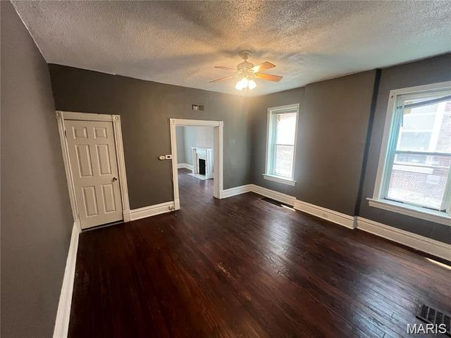 3135-3137 Chippewa St, St Louis, MO 63118