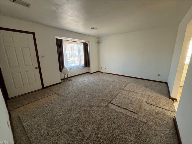 3220 Troy LN, Chesapeake, VA 23323