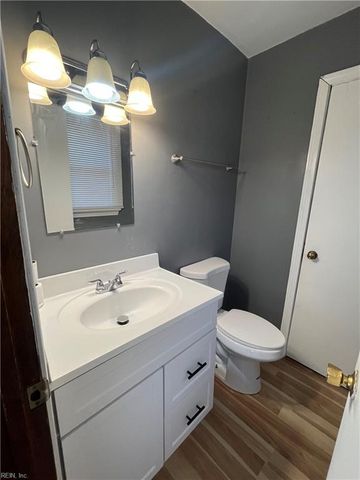 3220 Troy LN, Chesapeake, VA 23323