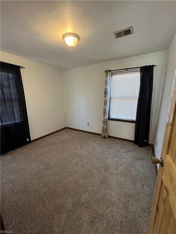 3220 Troy LN, Chesapeake, VA 23323