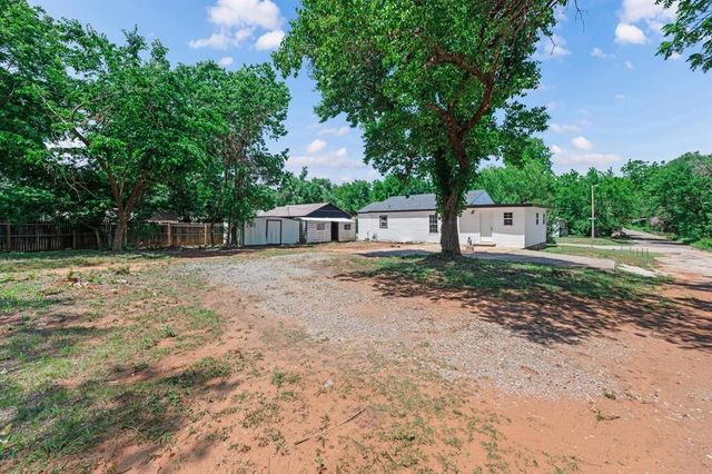 1025 Elmwood Drive, Guthrie, OK 73044