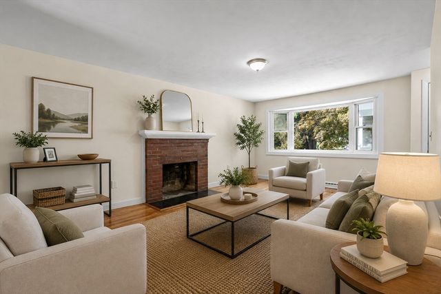 5 Grove St, Plainville, MA 02762