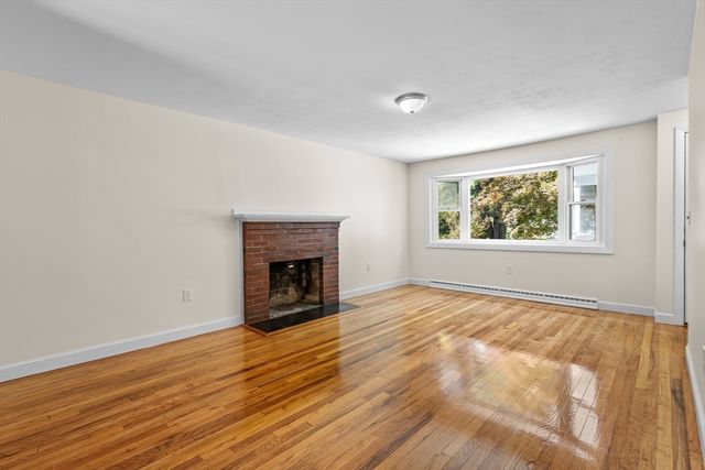 5 Grove St, Plainville, MA 02762