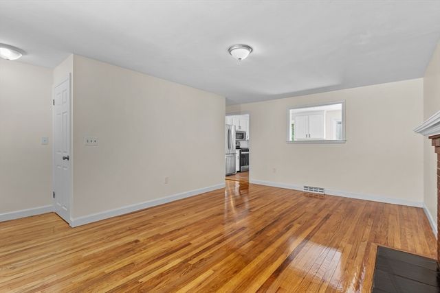5 Grove St, Plainville, MA 02762