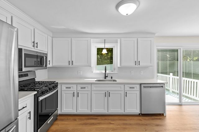 5 Grove St, Plainville, MA 02762
