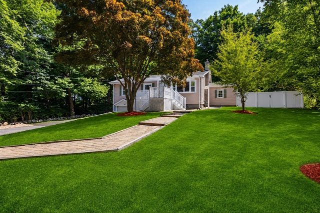 5 Grove St, Plainville, MA 02762