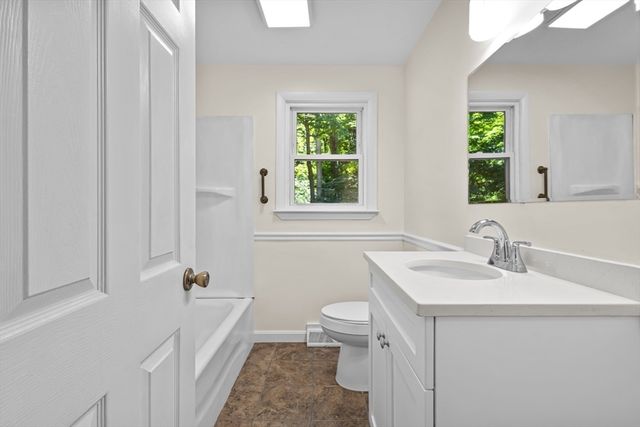 5 Grove St, Plainville, MA 02762