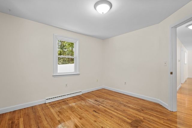 5 Grove St, Plainville, MA 02762