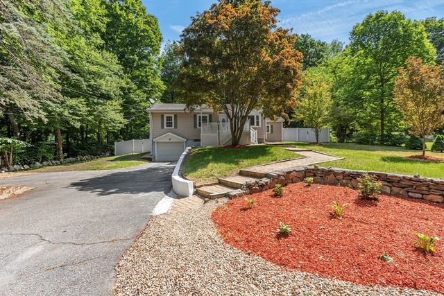5 Grove St, Plainville, MA 02762