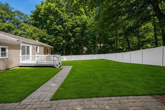5 Grove St, Plainville, MA 02762