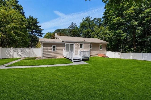 5 Grove St, Plainville, MA 02762