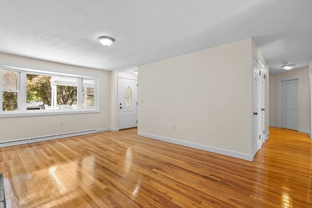 5 Grove St, Plainville, MA 02762