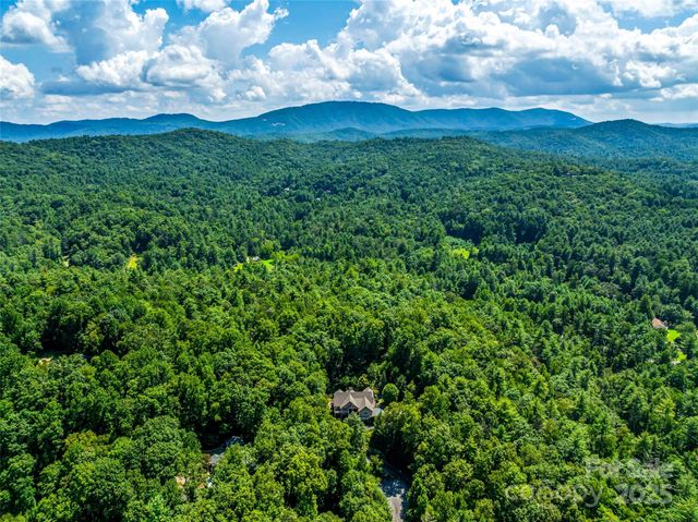220 Amblewood Trail, Hendersonville, NC 28739