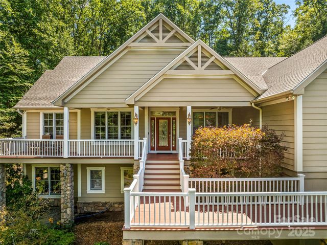 220 Amblewood Trail, Hendersonville, NC 28739