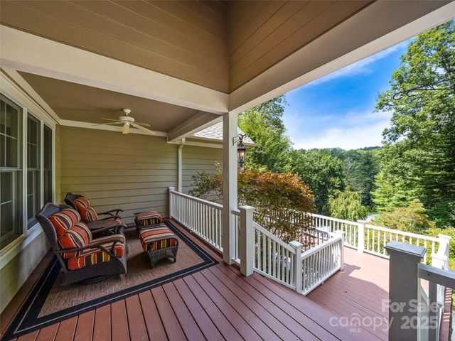 220 Amblewood Trail, Hendersonville, NC 28739