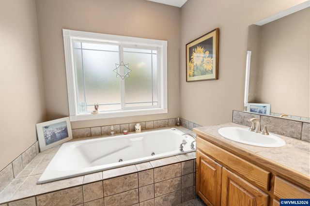 2210 Broadway St NW, Albany, OR 97321