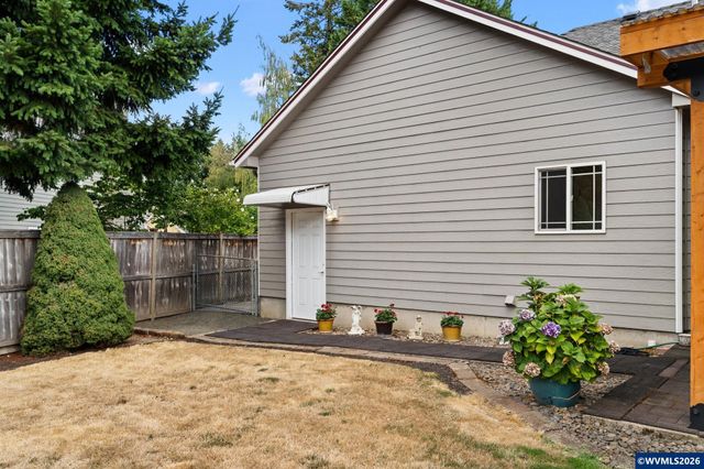 2210 Broadway St NW, Albany, OR 97321