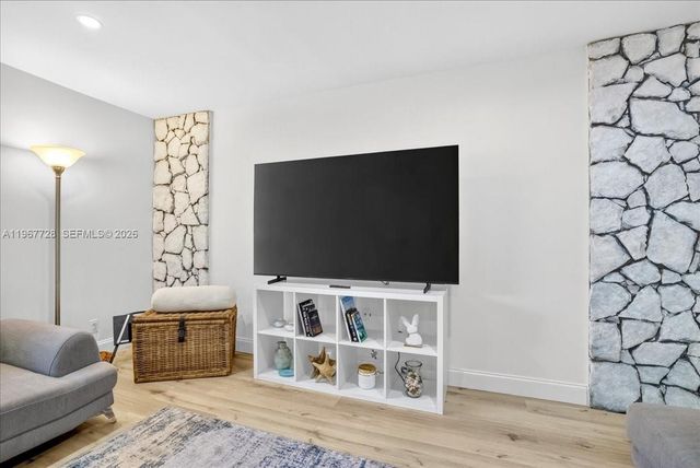 3211 Calle Largo Drive, Hollywood, FL 33021