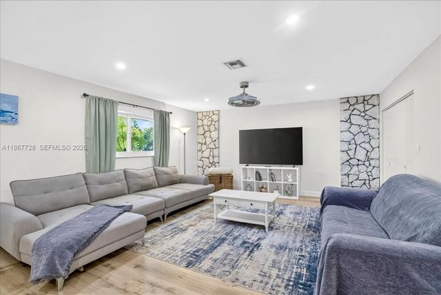 3211 Calle Largo Drive, Hollywood, FL 33021