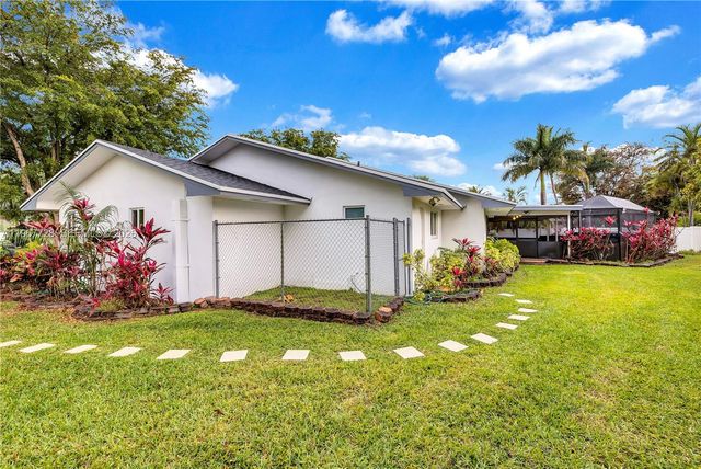 3211 Calle Largo Drive, Hollywood, FL 33021
