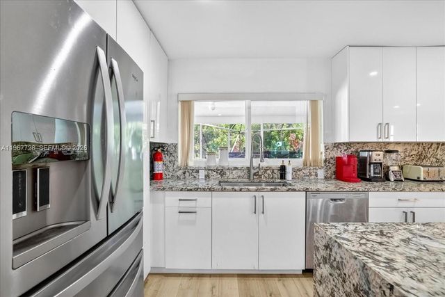 3211 Calle Largo Drive, Hollywood, FL 33021