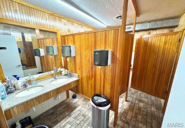 3492 Camp Keown Road, Holts Summit, MO 65043