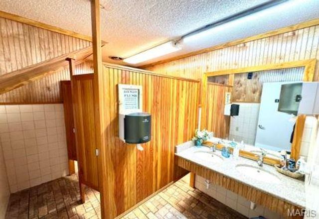 3492 Camp Keown Road, Holts Summit, MO 65043