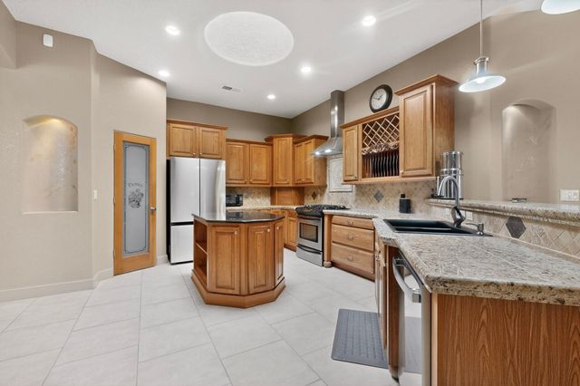 841 11th Avenue SE, Rio Rancho, NM 87124
