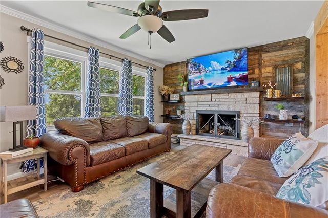 11026 Shach Creek Road, Excelsior Springs, MO 64024