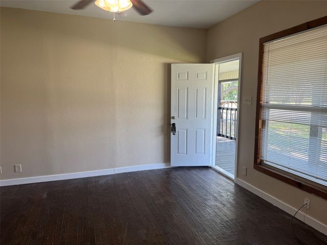 323 E Lloyd Street, Krum, TX 76249
