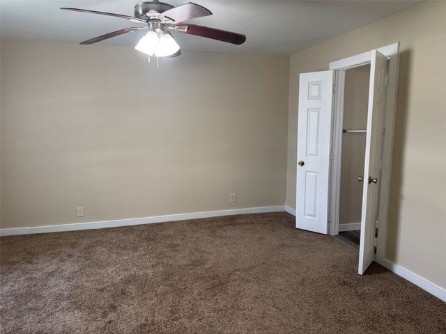 323 E Lloyd Street, Krum, TX 76249