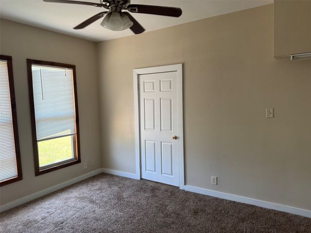 323 E Lloyd Street, Krum, TX 76249