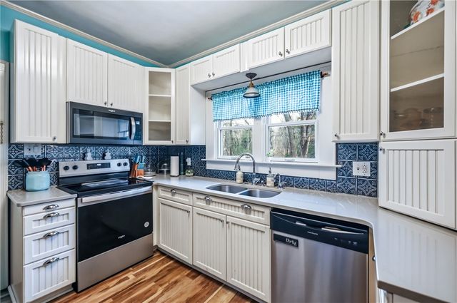 2411 Graceland Rd, Neshannock Twp, PA 16105