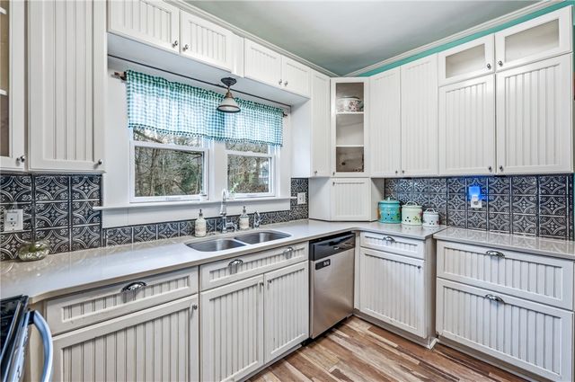 2411 Graceland Rd, Neshannock Twp, PA 16105