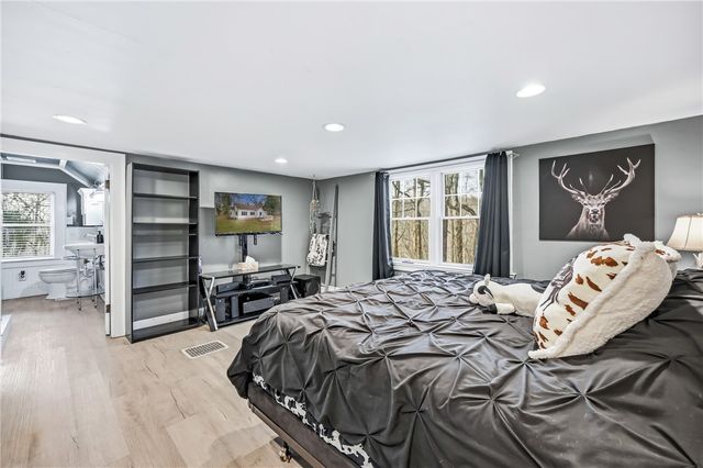 2411 Graceland Rd, Neshannock Twp, PA 16105