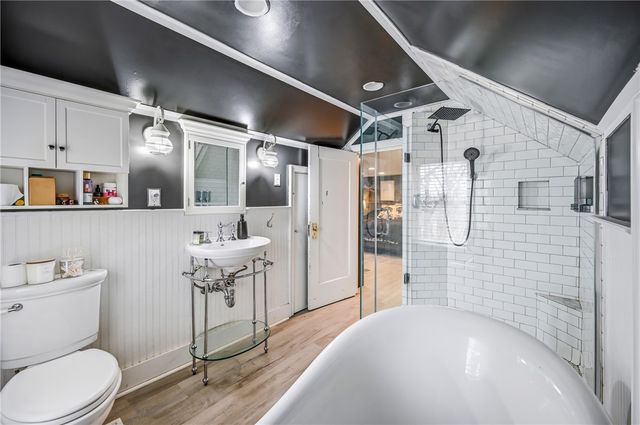 2411 Graceland Rd, Neshannock Twp, PA 16105