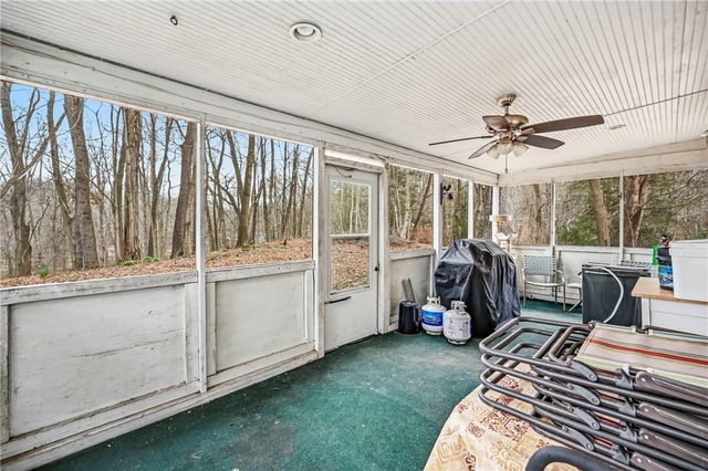 2411 Graceland Rd, Neshannock Twp, PA 16105