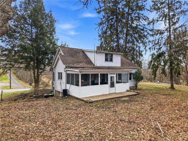 2411 Graceland Rd, Neshannock Twp, PA 16105