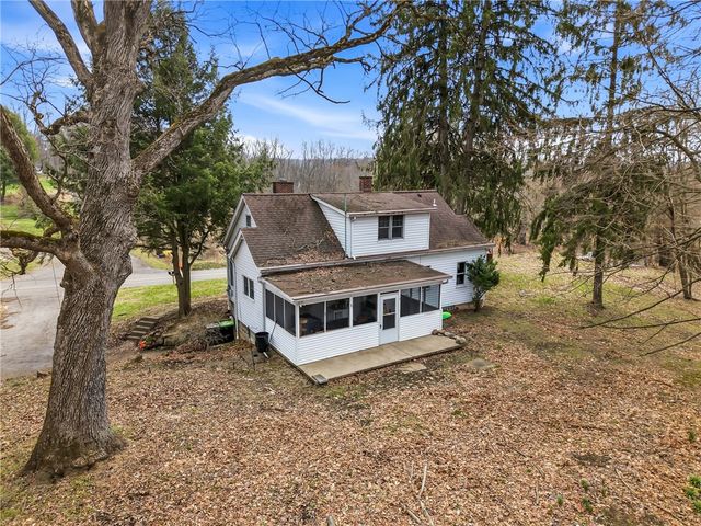 2411 Graceland Rd, Neshannock Twp, PA 16105