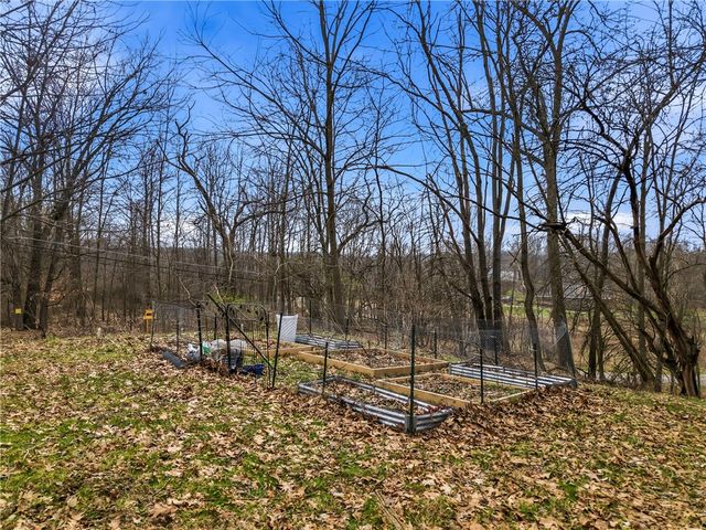 2411 Graceland Rd, Neshannock Twp, PA 16105